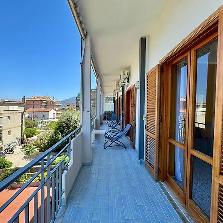Near And Corso Italia Apartman *
