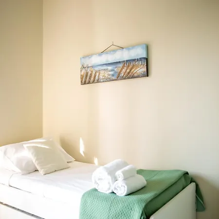 Near And Corso Italia Apartman *